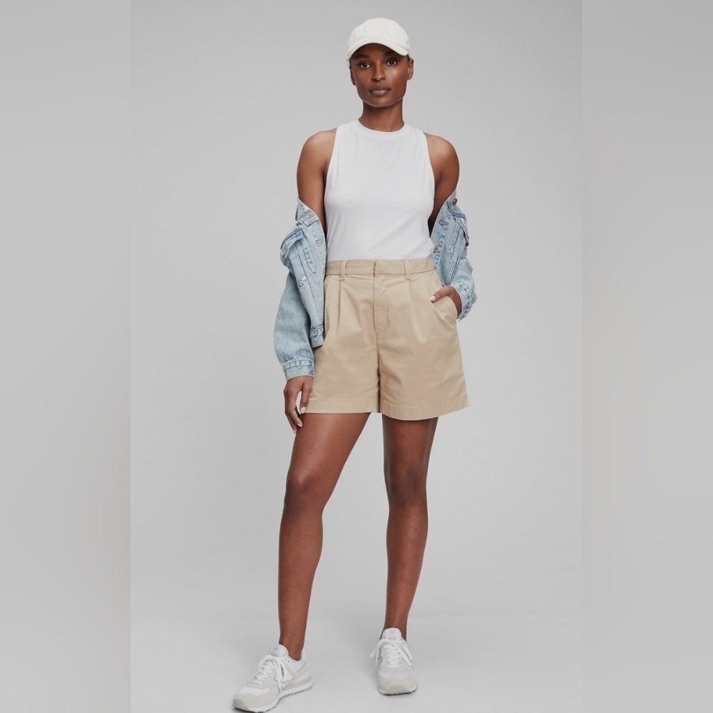 GAP Women's Light Tan Cargo Shorts